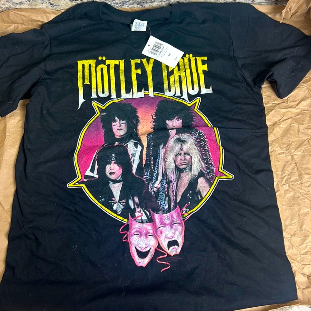 New with tag Mötley Crüe men’s small T-shirt